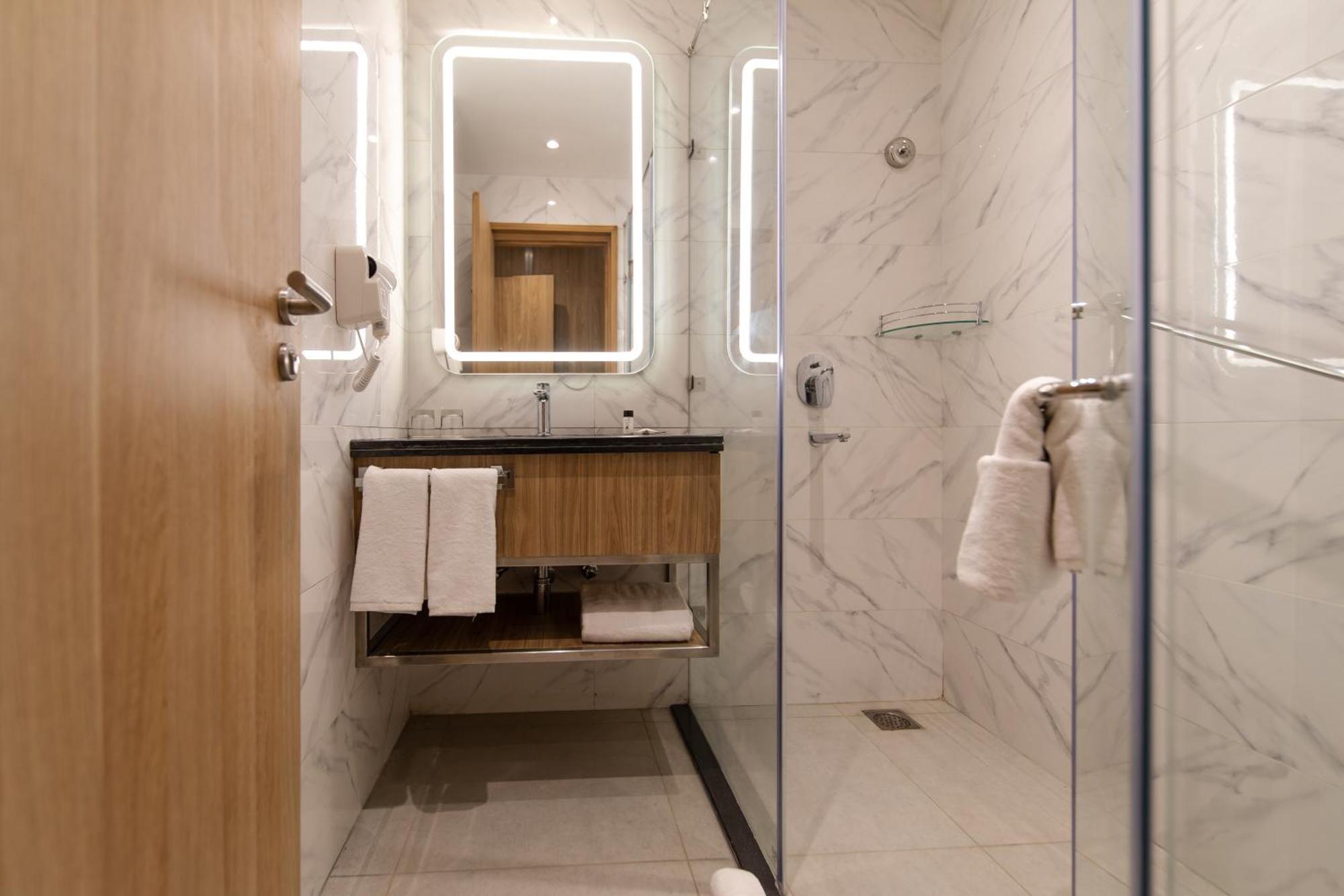 Hometel Alambagh Lucknow - A Sarovar Hotel Εξωτερικό φωτογραφία