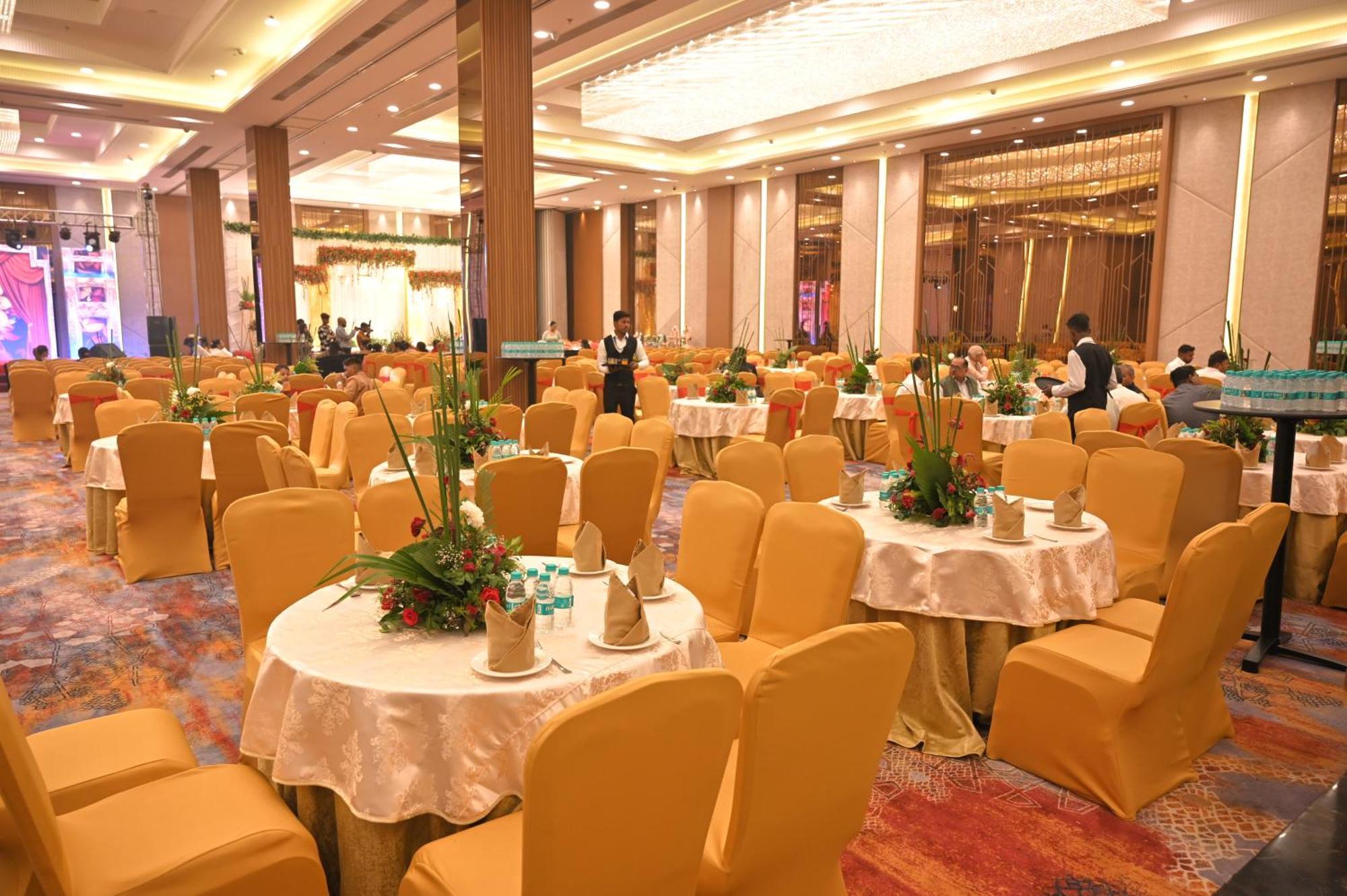 Hometel Alambagh Lucknow - A Sarovar Hotel Εξωτερικό φωτογραφία